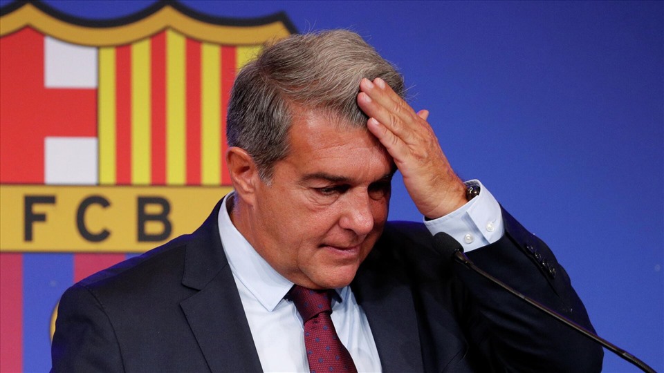 Laporta vẫn đau đầu. Ảnh: Barca TV