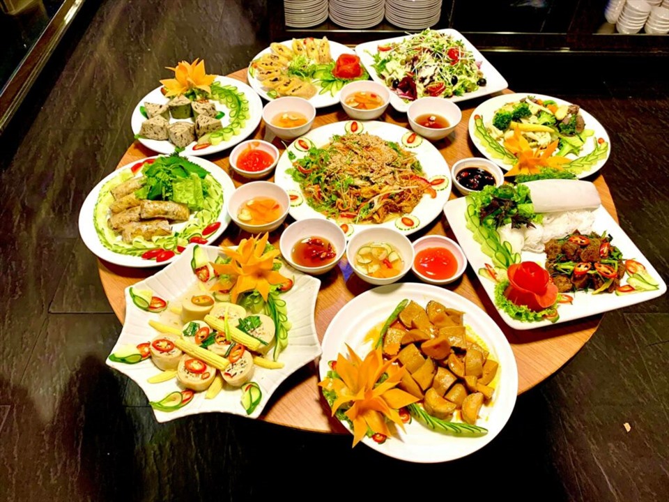 Thực đơn phong phú tại Buffet chay An Lạc. - Ảnh: Digifood