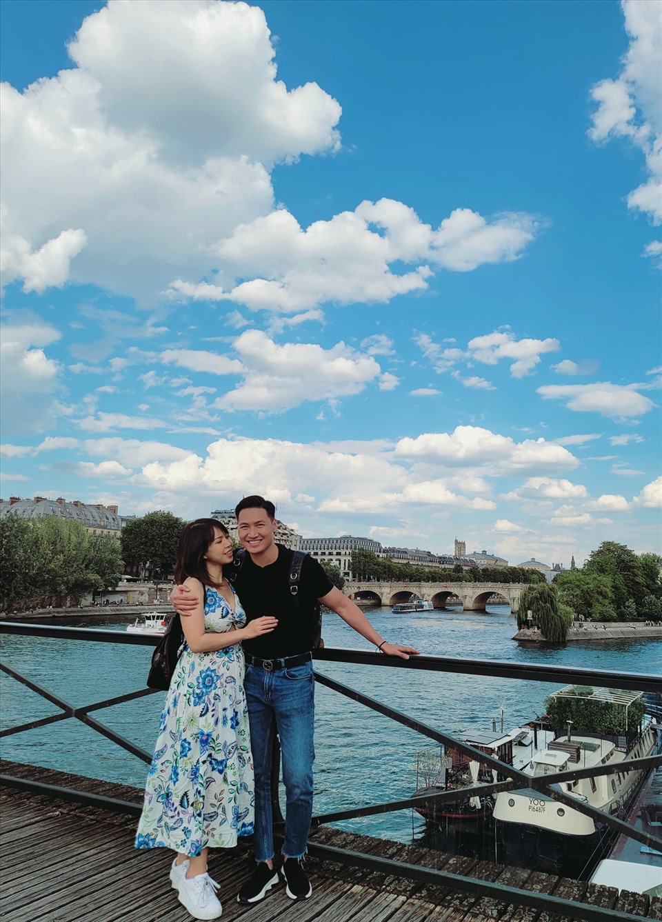 Được biết, cặp đôi đã có kế hoạch cho chuyến đi Châu Âu từ lâu nhưng bị trì hoãn do dịch bệnh và lịch trình công việc dày đặc nên nay mới có cơ hội thực hiện.