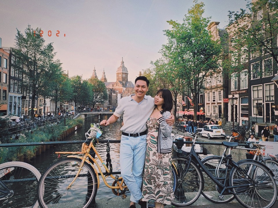 Đón bình minh ở Amsterdam.