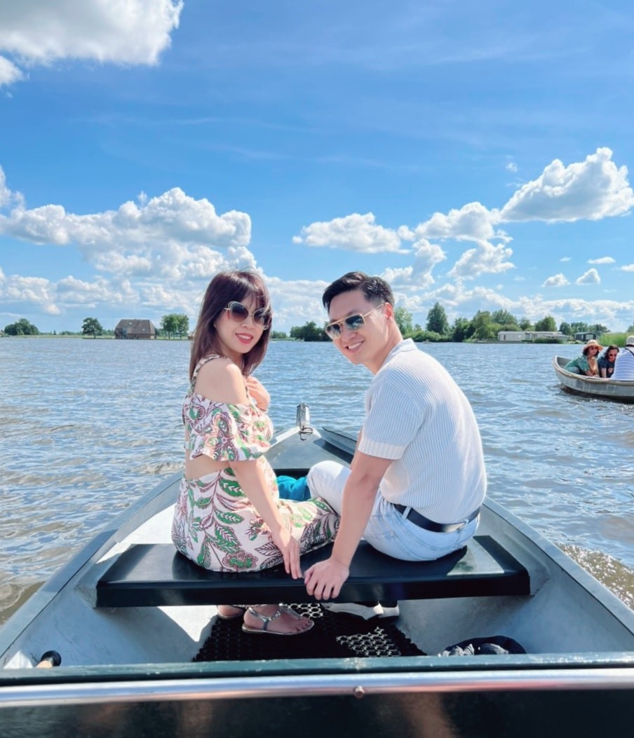Những hình ảnh về kỳ nghỉ được cả 2 thường xuyên chia sẻ trên trang cá nhân khiến dân mạng vô cùng thích thú, ngưỡng mộ.