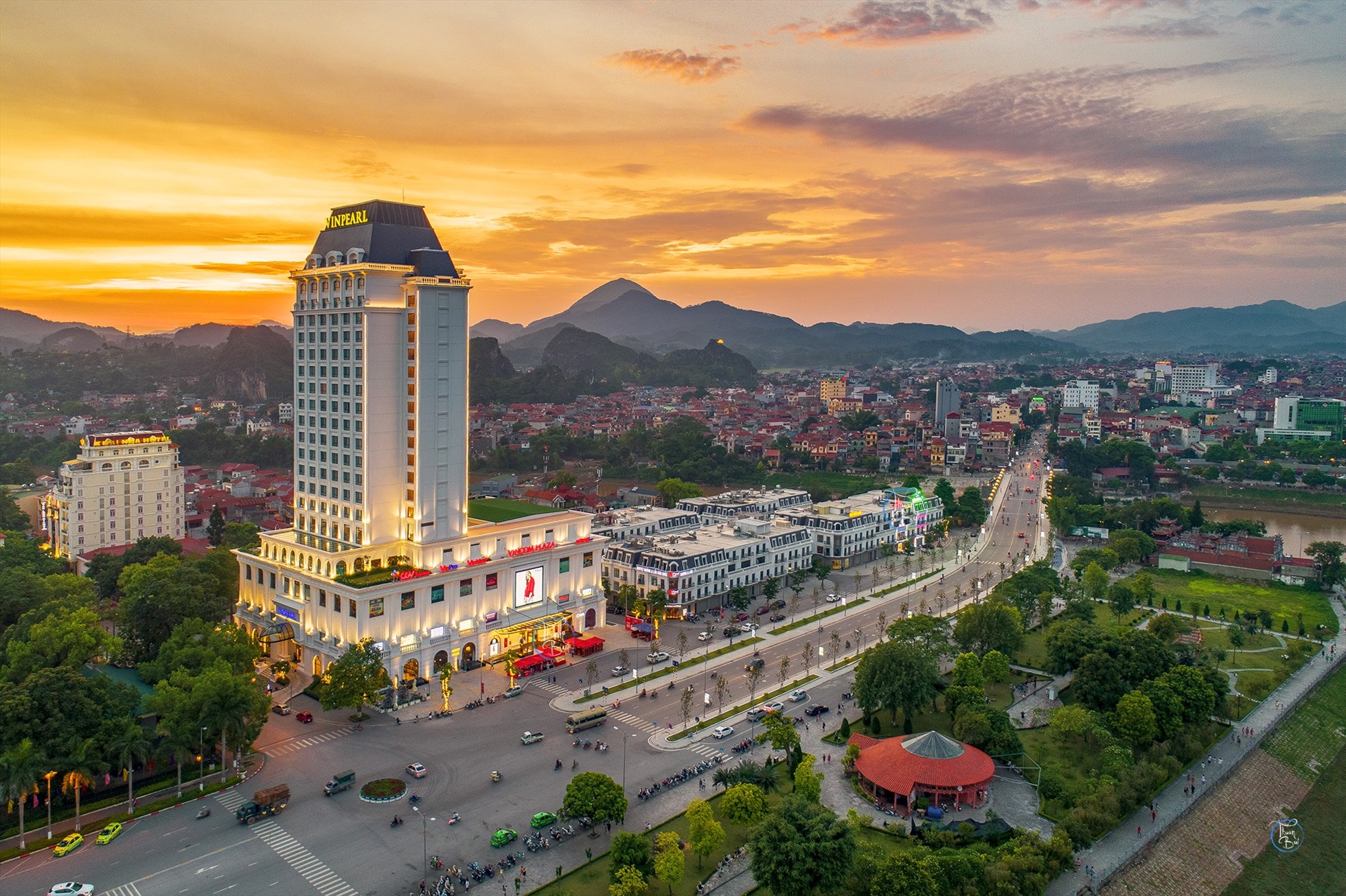 Mẫu Sơn cách thành phố Lạng Sơn 20km về phía Đông. Ảnh: Thuận Bùi