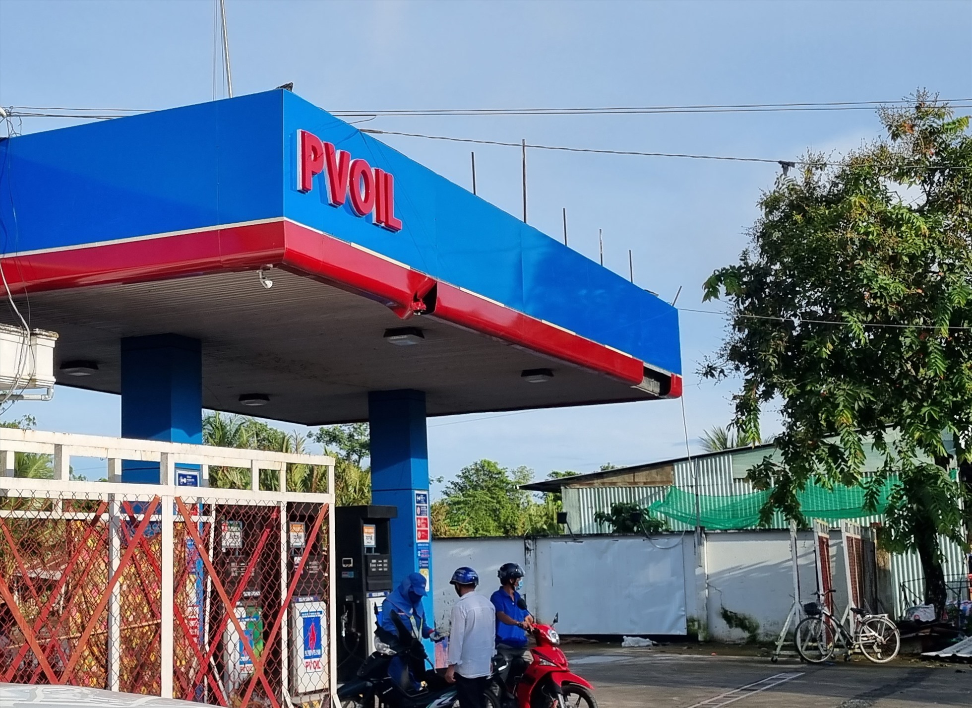 Nhiều cửa hàng xăng dầu ở Sóc Trăng, Hậu Giang, Bạc Liêu thiếu hụt nhiên liệu để bán