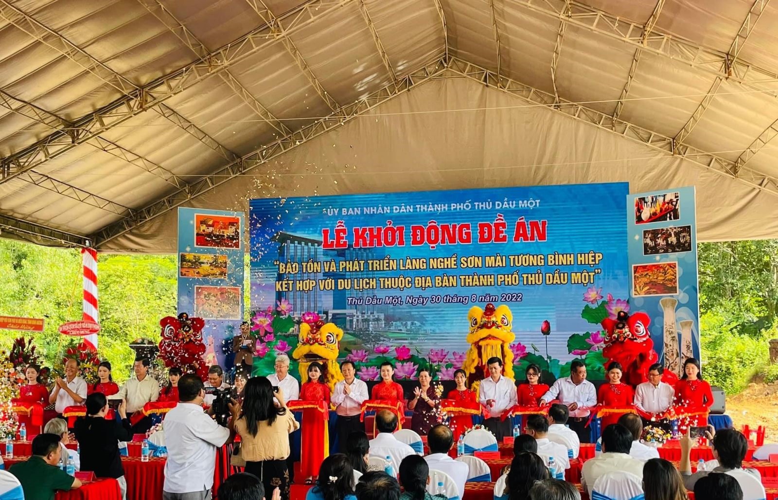 Lễ khởi động Đề án Bảo tồn và phát triển Làng nghề sơn mài Tương Bình Hiệp. Ảnh: H.A