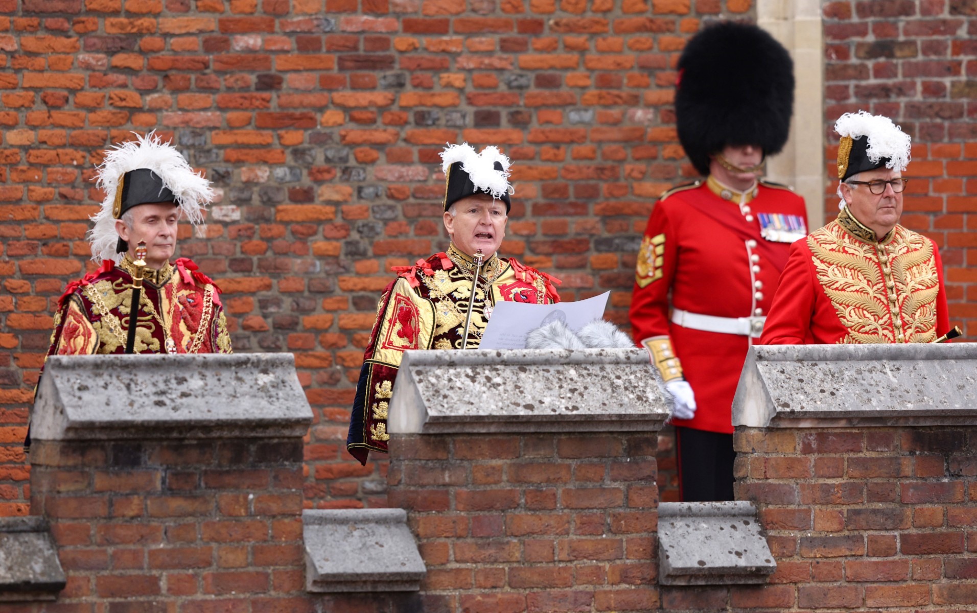 Thông báo tấn phong Vua Charles III được công bố từ ban công cung điện St James ở London vào ngày 10.9.2022. Ảnh: AFP