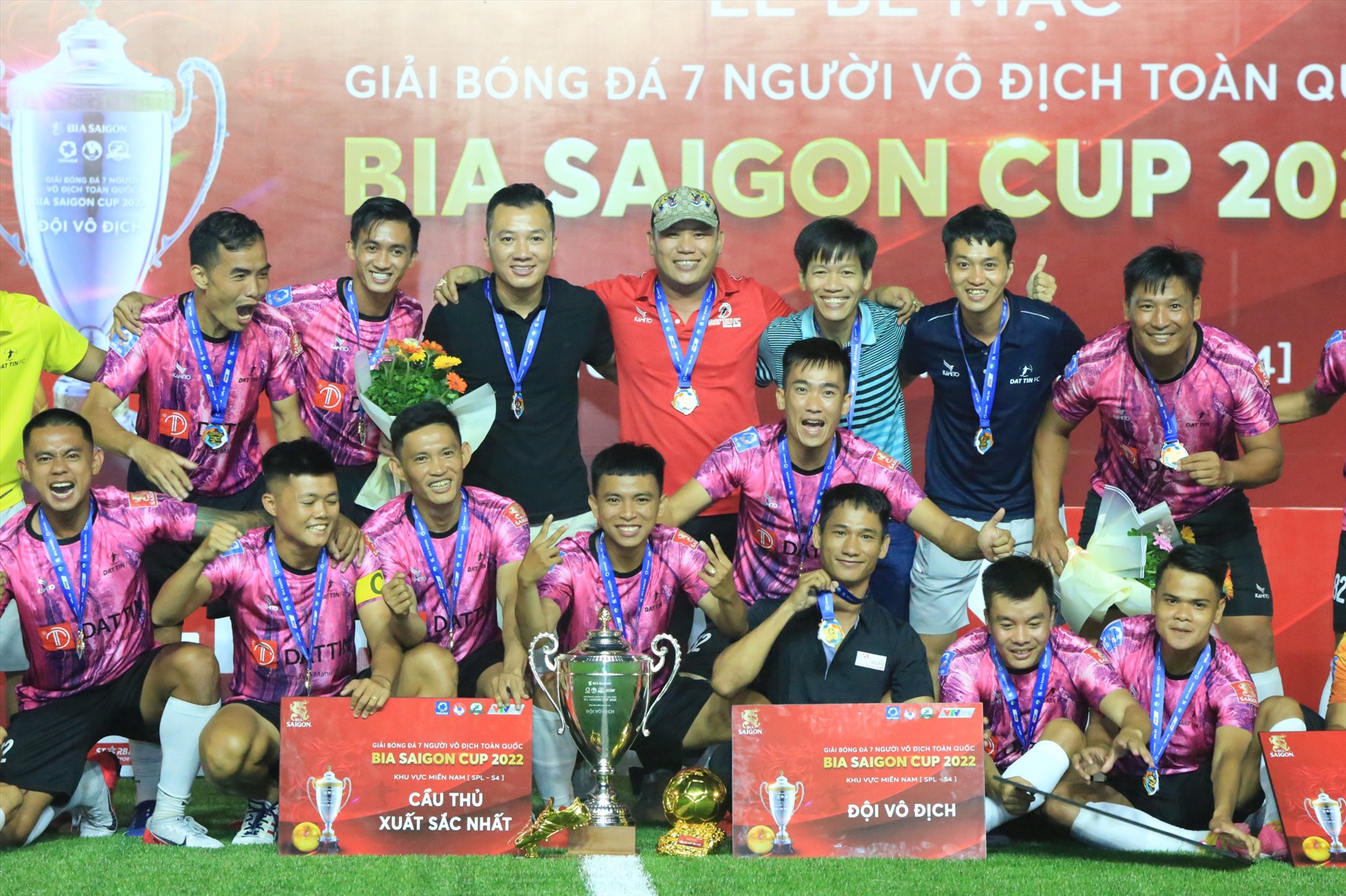 Bên cạnh chức vô địch, Đạt Tín còn thâu tóm luôn các danh hiệu cá nhân của SPL-S4 bao gồm: Huấn luyện viên xuất sắc (Phan Trần Tuấn Anh), Cầu thủ xuất sắc (Nguyễn Hồng Long) và Vua phá lưới (Nguyễn Hồng Long).