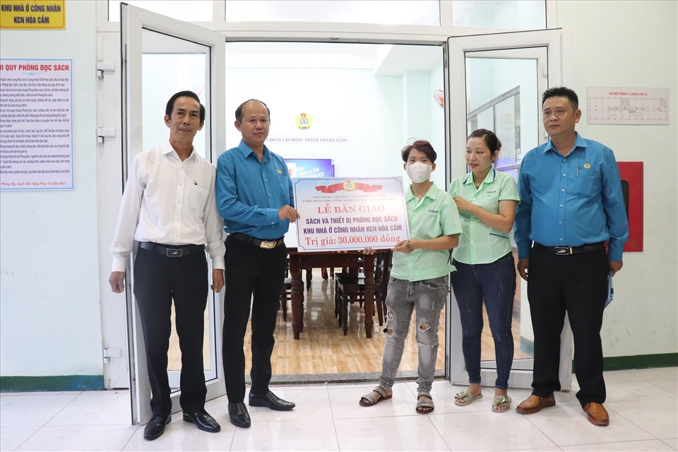 Công đoàn Khu công nghệ cao và các khu công nghiệp Đà Nẵng đã khai trương phòng đọc sách, sinh hoạt chung tại Khu nhà ở công nhân.