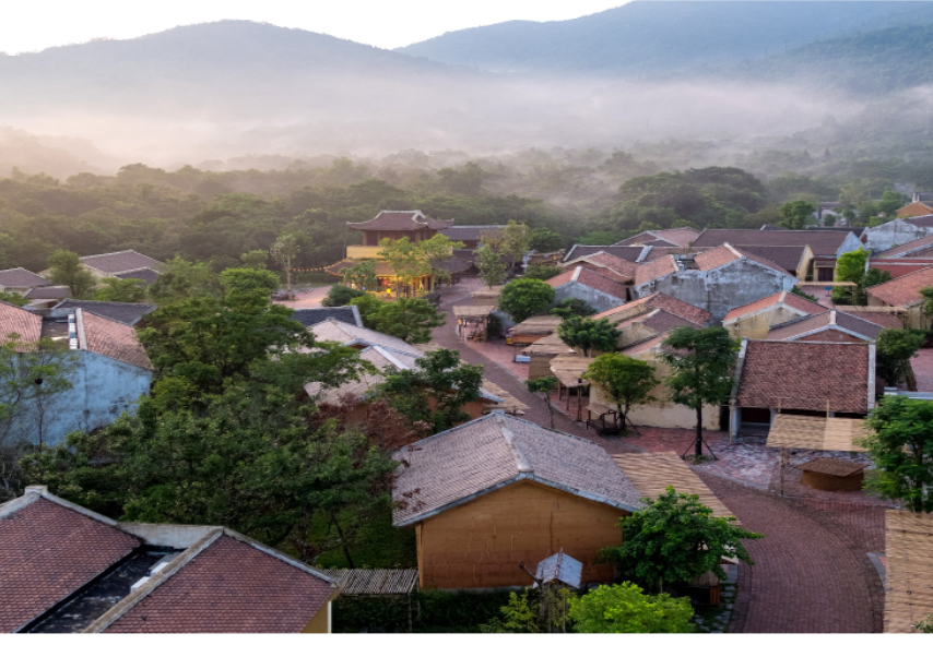 Làng Nương hiện ra như một ngôi làng Việt cổ nằm yên bình dưới chân núi Yên Tử. Ảnh: BTC