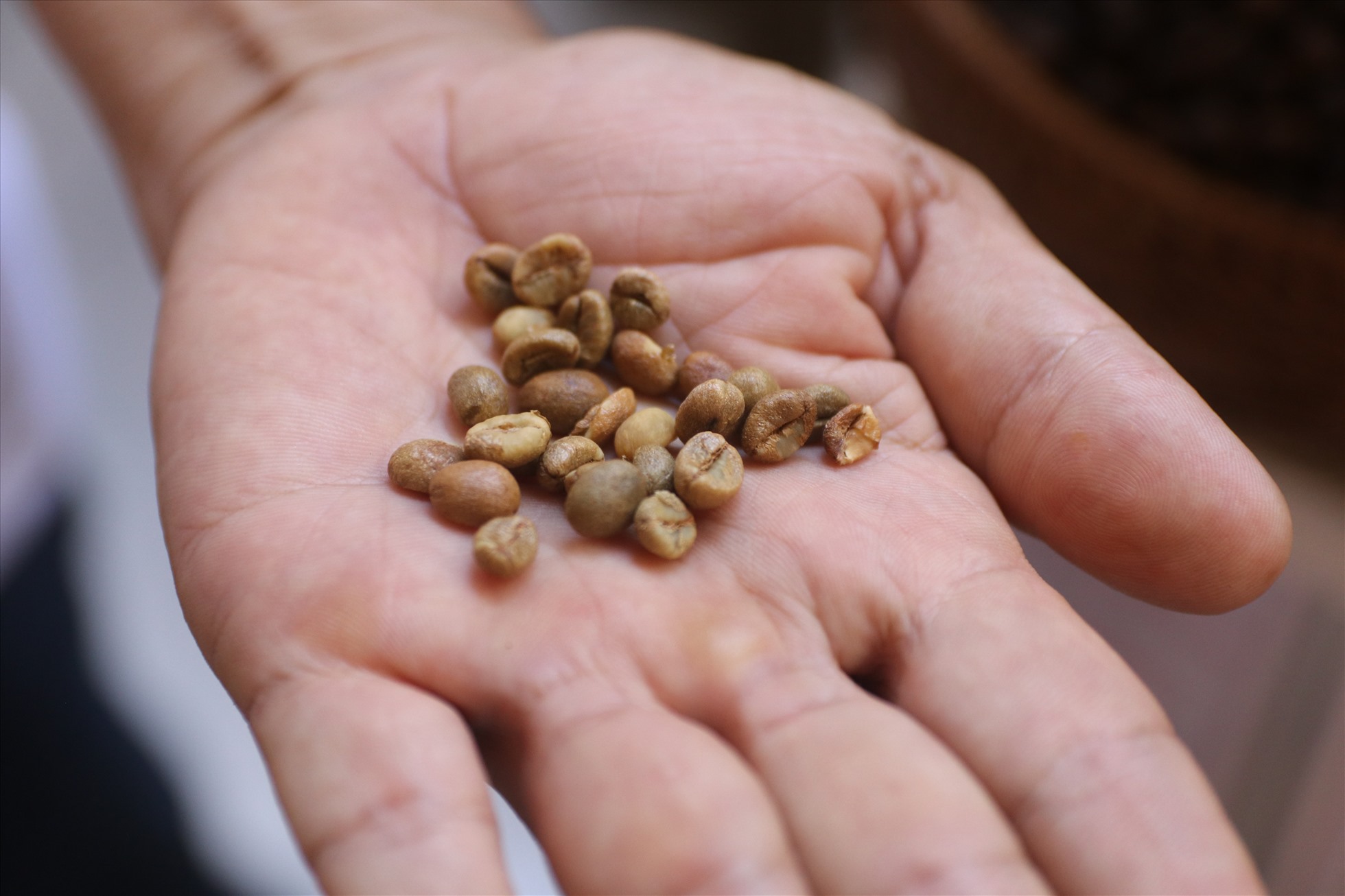 The đánh giá tiêu chuẩn của Hiệp hội cà phê đặc sản thế giới (cho Arabica) và Viện chất lượng cà phê thế giới (cho Robusta) thì cà phê đặc sản là những sản phẩm đạt 10 tiêu chí với thang điểm 80 trở lên.