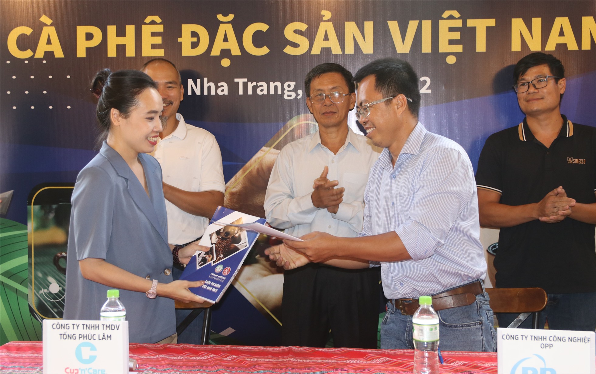 Kết thúc hành trình trải nghiệm cà phê đặc sản Việt Nam tại Nha Trang các đơn vị tham gia chuỗi cà phê đặc sản Việt Nam đã có nhiều ký kết mạnh mẽ để phát triển dòng sản phẩm cà phê chất lượng, mang lại giá trị thực sự cho người nông dân.