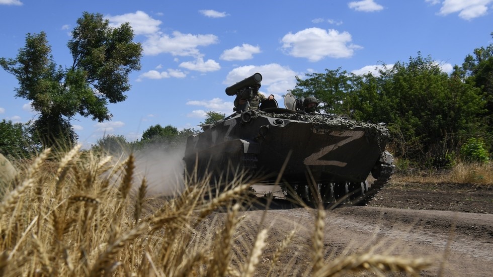Quân nhân Nga trên xe chiến đấu bộ binh trang bị tên lửa chống tăng Kornet ở Ukraina. Ảnh: Sputnik