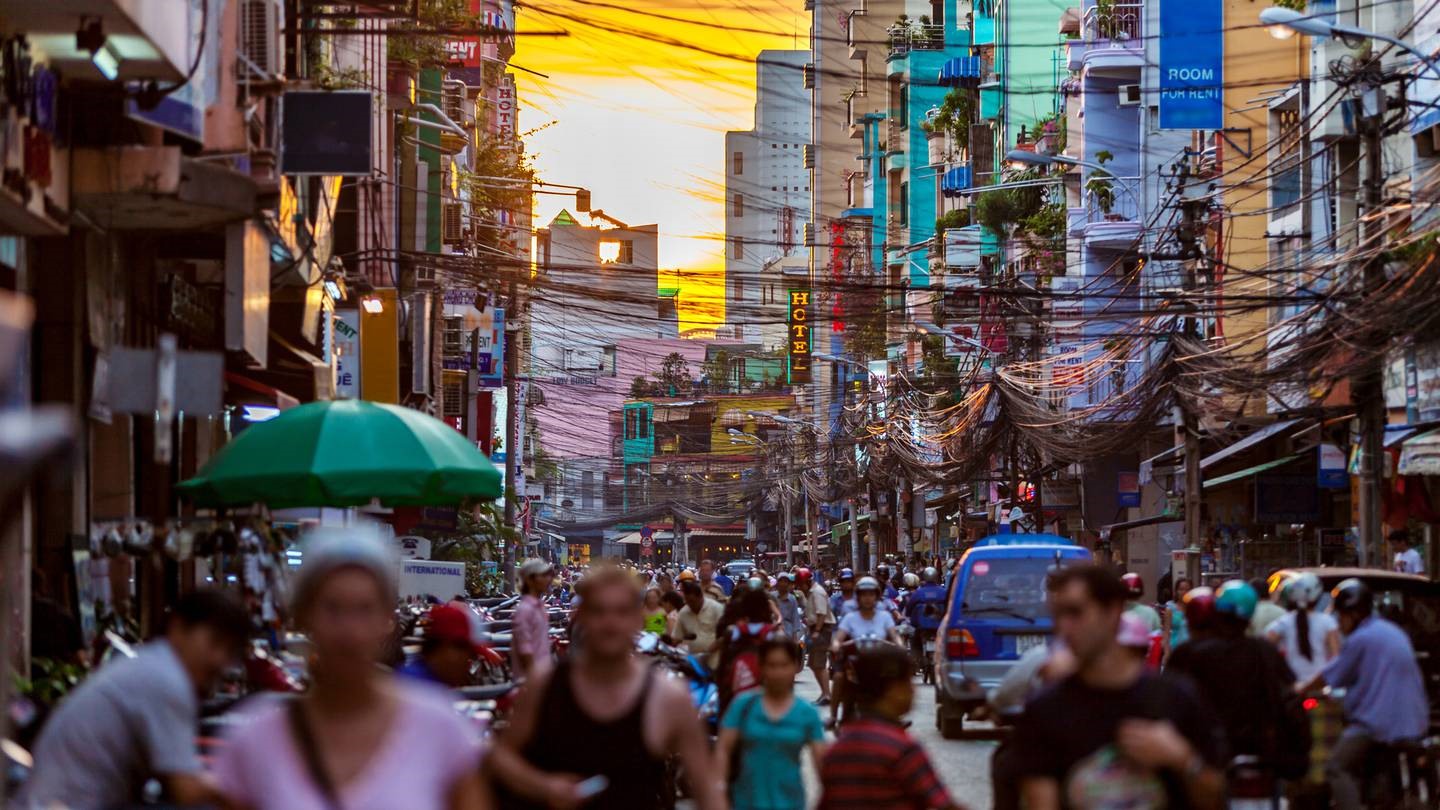 Cặp đôi khám phá TP Hồ Chí Minh trong 48 giờ. Ảnh: 123rf