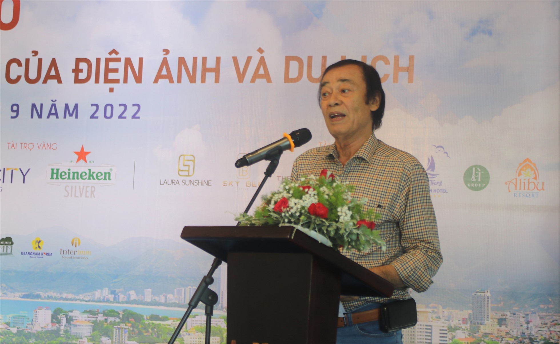 Đạo diễn, NSND Đào Bá Sơn kỳ vọng cái bắt tay của điện ảnh và du lịch về một giải thưởng điện ảnh tầm quốc tế mang tên Nha Trang. Ảnh: P.Linh
