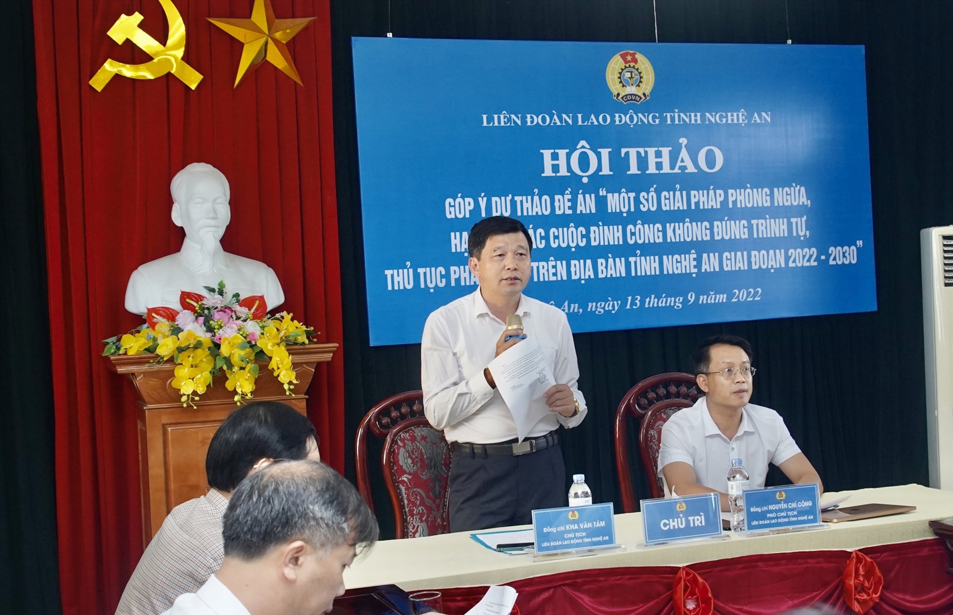 Đồng chí Kha Văn Tám phát biểu kết luận kết thúc buổi hội thảo. Ảnh: Quỳnh Trang