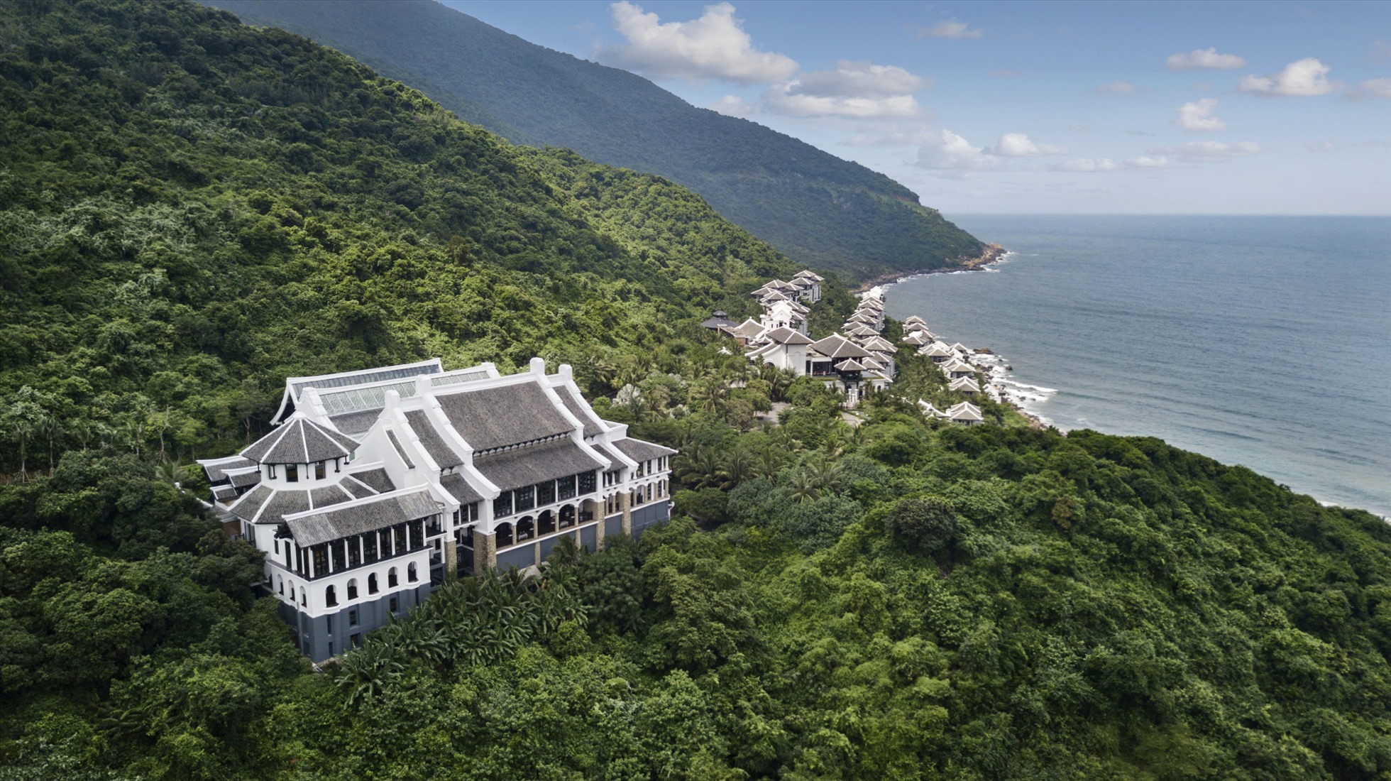 InterContinental Danang Sun Peninsula Resort là khu nghỉ dưỡng sang trọng bên vịnh biển Đà Nẵng. Ảnh: InterContinental Danang Sun Peninsula Resort