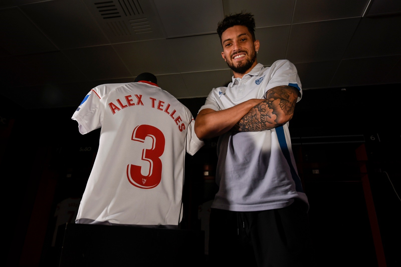 Telles đã sang Sevilla nhưng chưa chắc ở lại an toàn. Ảnh: AFP
