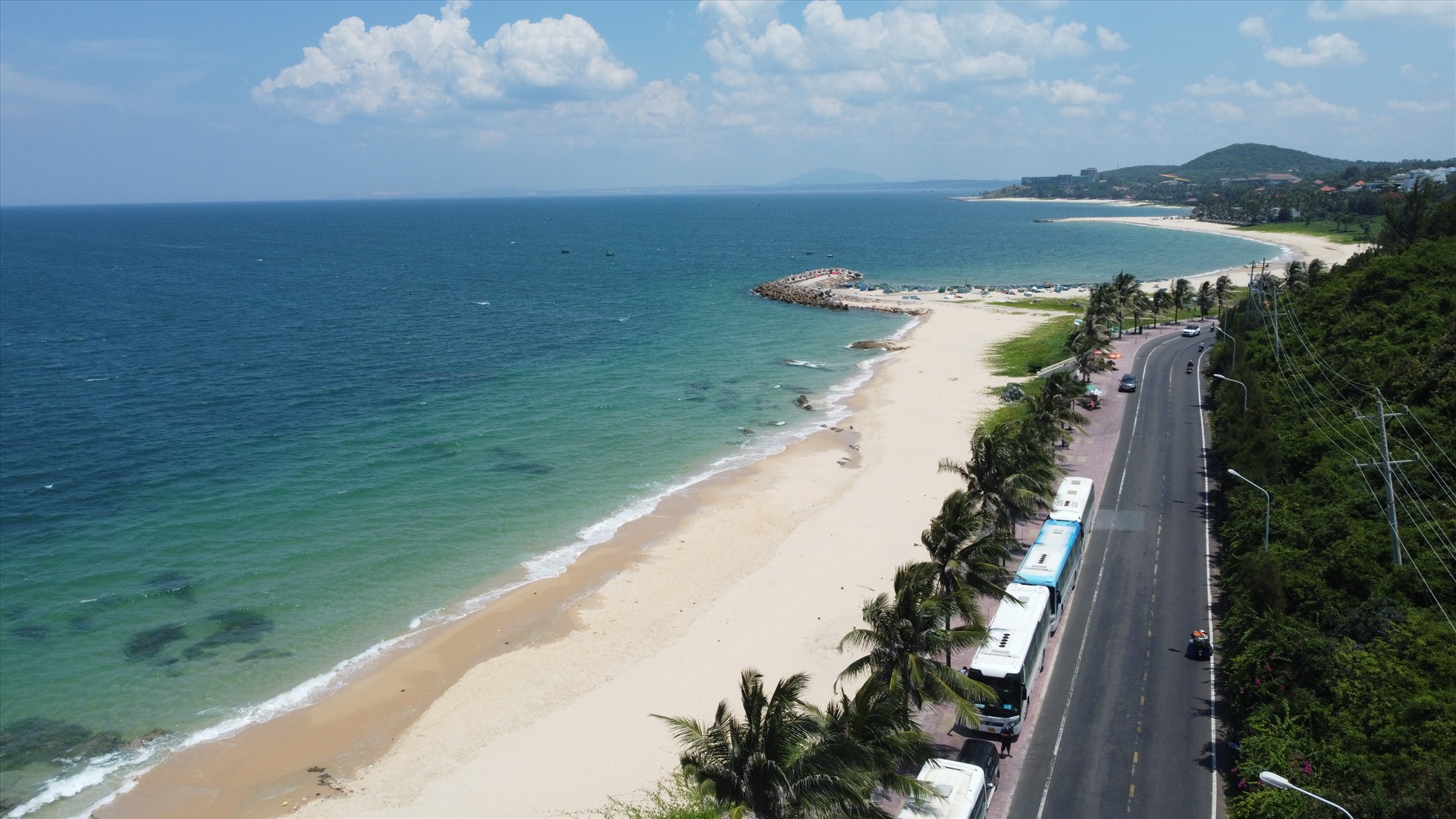 Biển xanh, cát trắng, nắng vàng là lợi thế của Bình Thuận. Ảnh: DT
