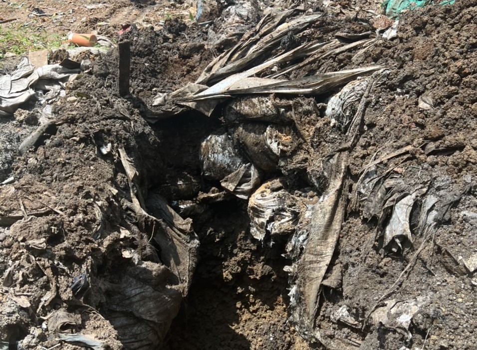 Chất thải chôn lấp tại cơ sở ở Tân Long, Phú Giáo. Ảnh: Cơ quan chức năng cung cấp