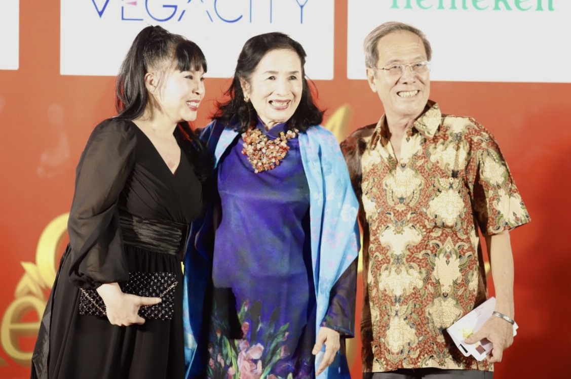 Lần đầu tổ chức tại Nha Trang- Khánh Hòa, lễ trao giải Cánh diều 2021 có sự tham gia của đông đảo các nghệ sĩ gạo cội của Điện ảnh Việt Nam như NSND Trà Giang, NSƯT Tất Bình...