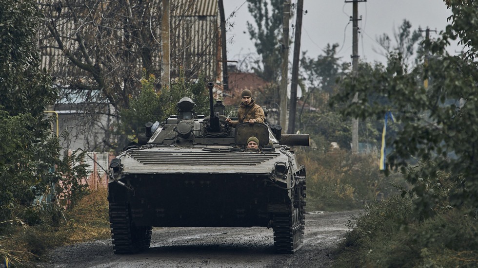 Xe quân sự Ukraina ở Kharkiv, ngày 12.9.2022. Ảnh: AP