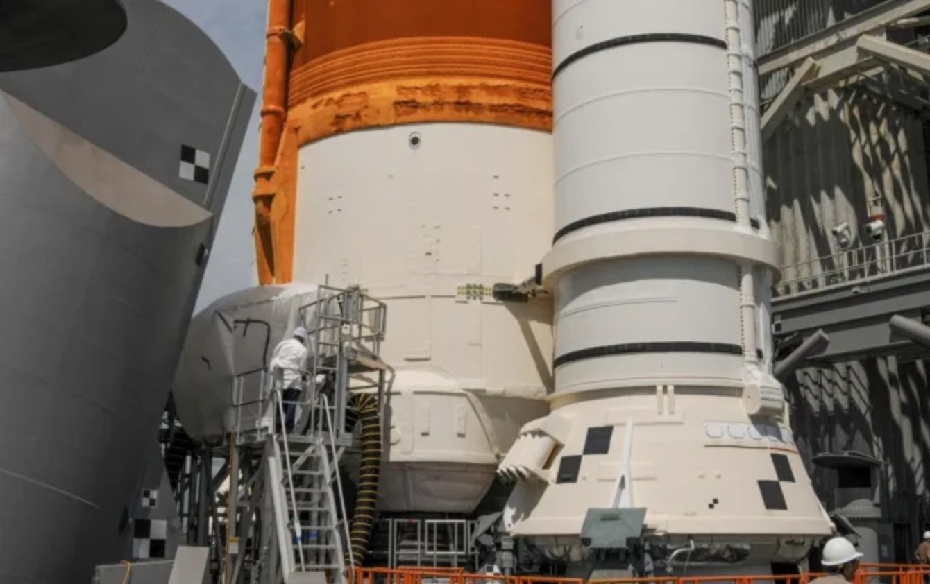 Nhóm Artemis I của NASA đã sửa chữa những vấn đề khiến tên lửa phải hoãn phóng thử và đang chờ ngày phóng mới. Ảnh: NASA