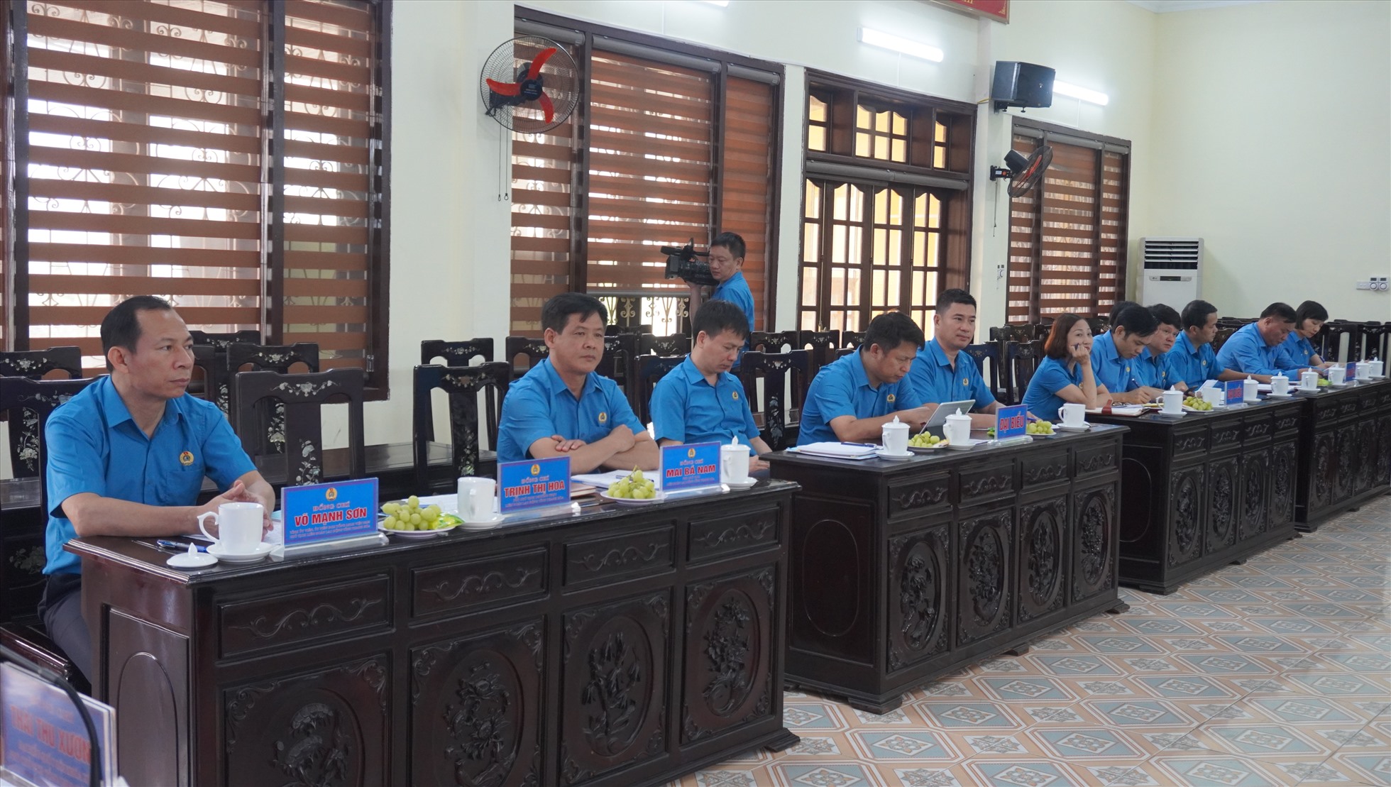 Các đại biểu đại diện các sở, ngành của tỉnh Thanh Hóa và LĐLĐ tỉnh tham gia hội nghị. Ảnh: Q.D