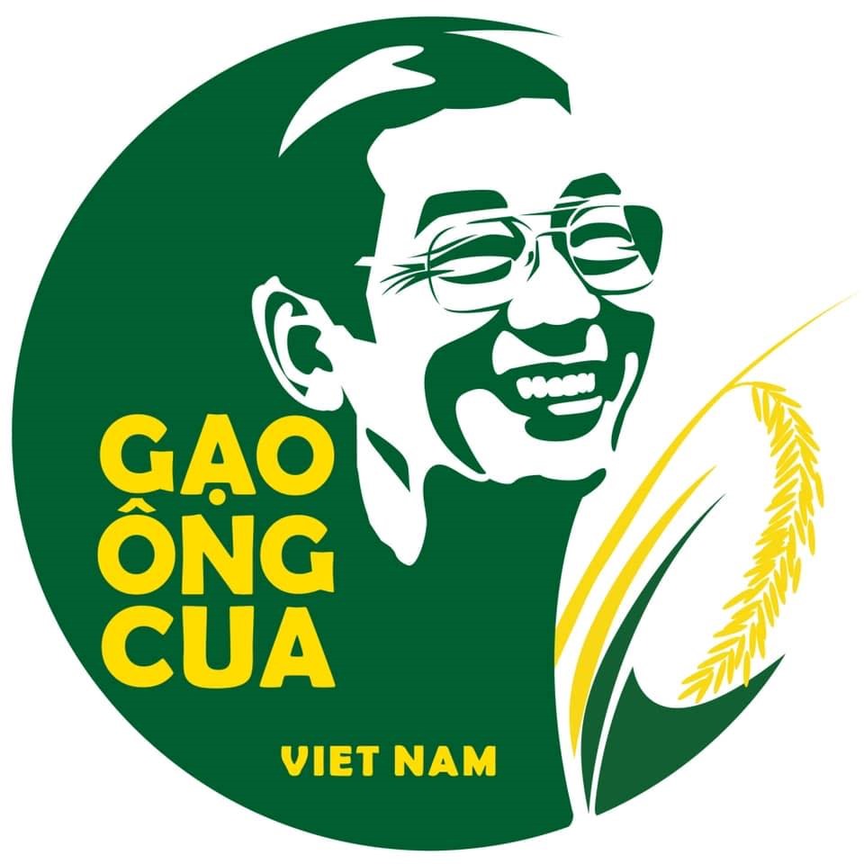 Ông Hồ Quang Cua in hình cua rminhf trên bao bì sản phẩm. Ảnh: Nhật Hồ