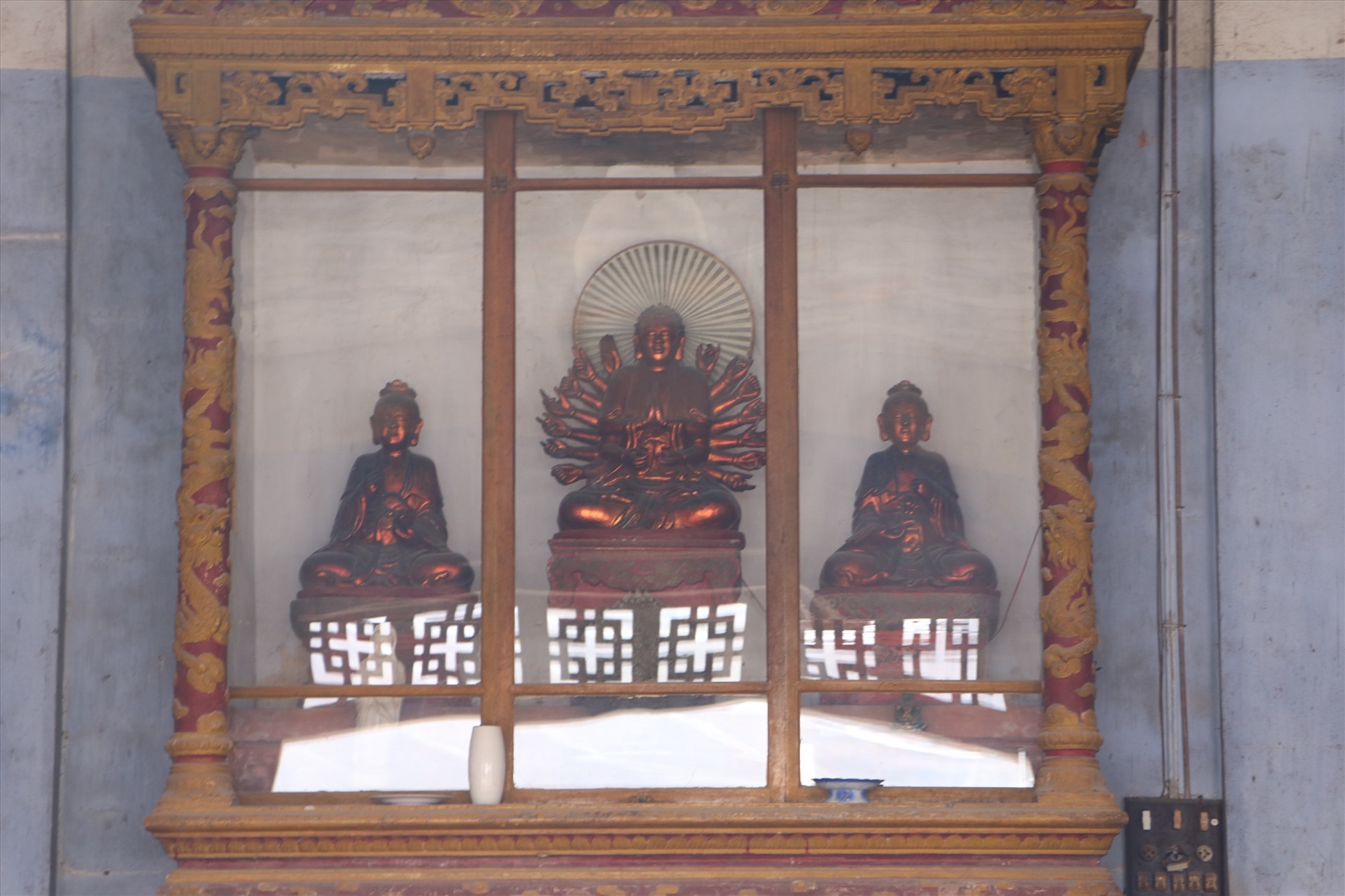 Việc dịch chuyển ngôi chánh điện cũ nhằm bảo vệ lại bức bích họa “Long vân khế hội” cũng như những giá trị lịch sử của chùa.