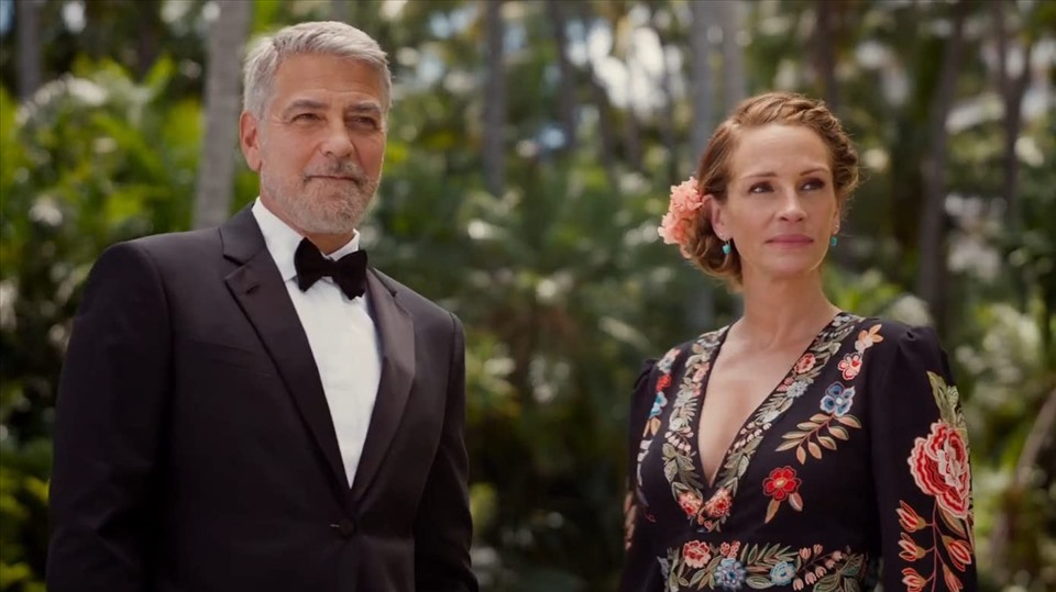 Tài tử George Clooney và minh tinh Julia Roberts trong phim “Tấm vé đến thiên đường“. Ảnh: CGV