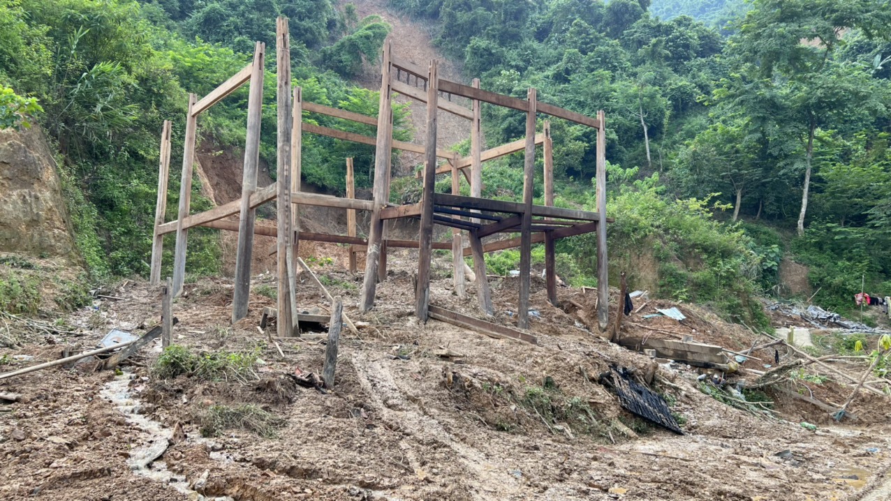 Trận mưa lũ kinh hoàng đã gây thiệt hại nặng nề cho nhiều hộ dân thuộc huyện miền núi Kỳ Sơn.