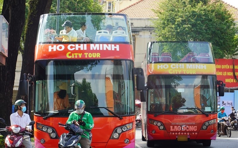 Mỗi 30 phút sẽ có chuyến xe đi qua các trạm dừng, giờ hoạt động từ 9h đến 22h30 hàng ngày.