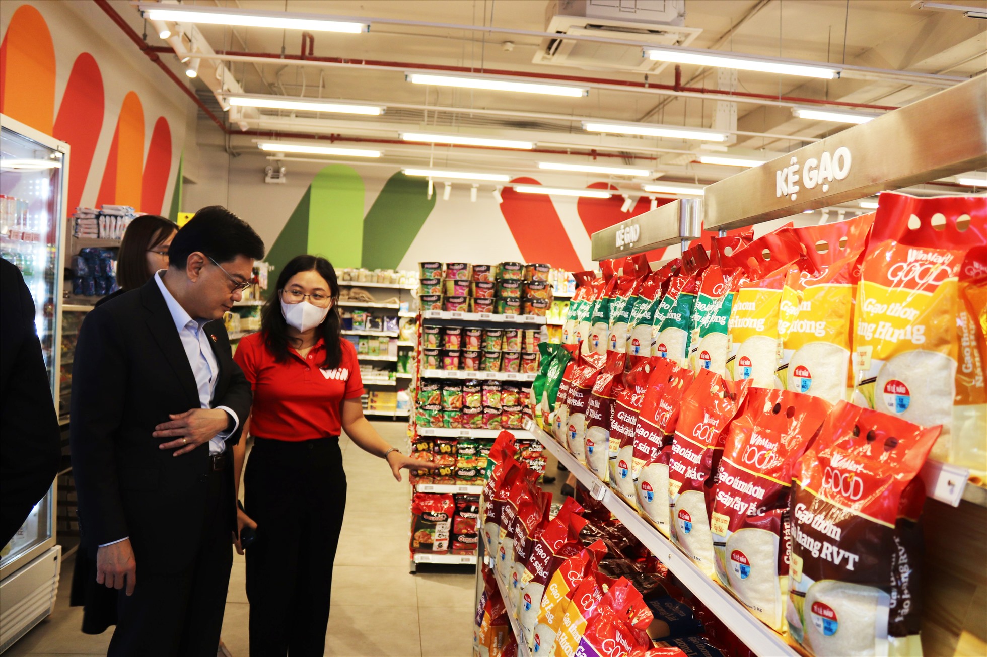 Phó Thủ tướng Singapore Heng Swee Keat thăm cửa hàng WIN tại chung cư New City, phường Bình Khánh, TP. Thủ Đức, TP.