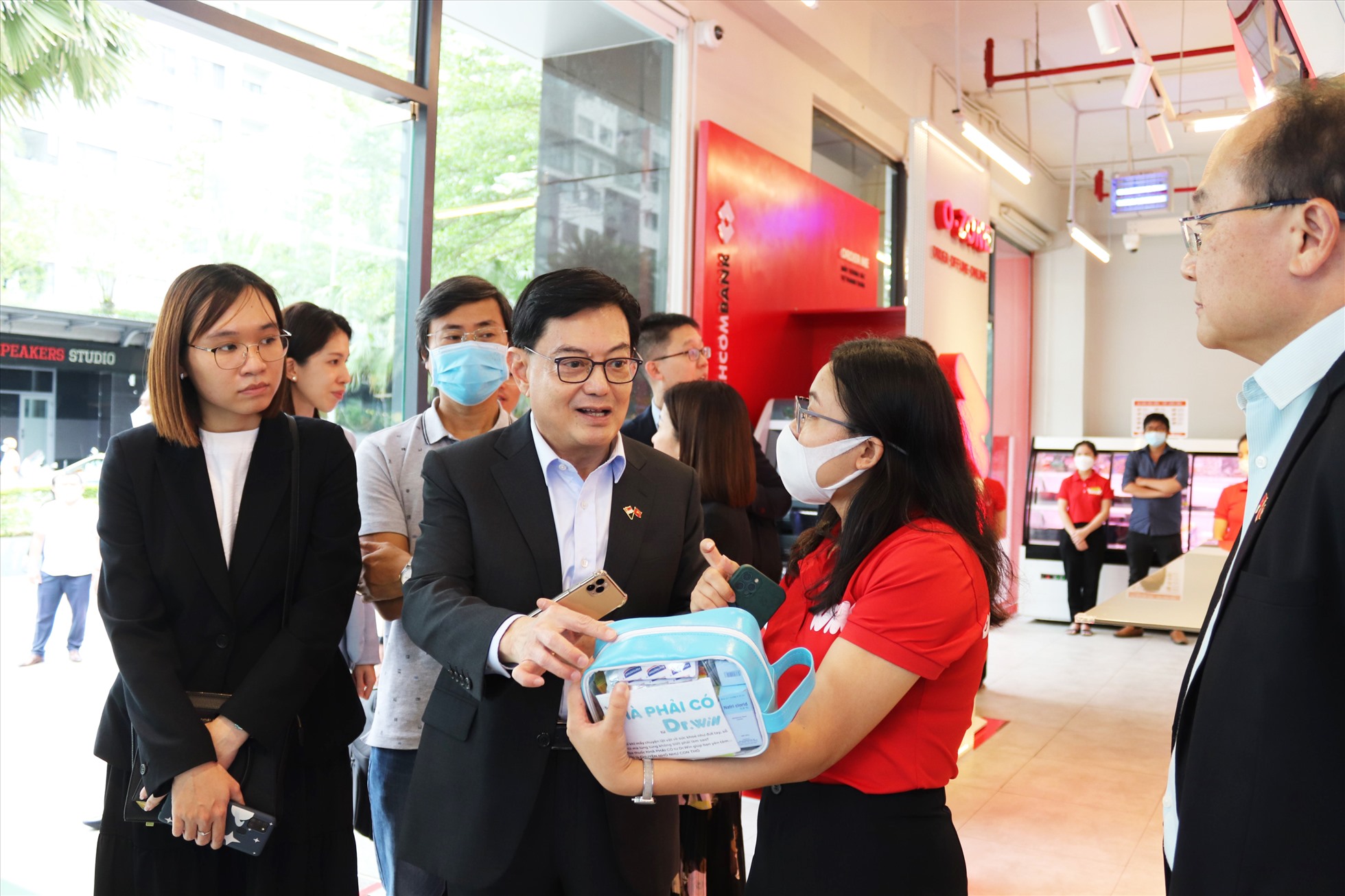 Phó Thủ tướng Singapore Heng Swee Keat thăm cửa hàng WIN tại chung cư New City, phường Bình Khánh, TP. Thủ Đức, TPHCM