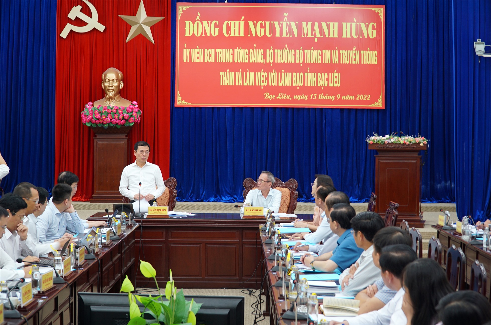 Đoàn công tác của Bộ Thông tin Truyền thông làm việc tại tỉnh Bạc Liêu. Ảnh: Nhật Hồ