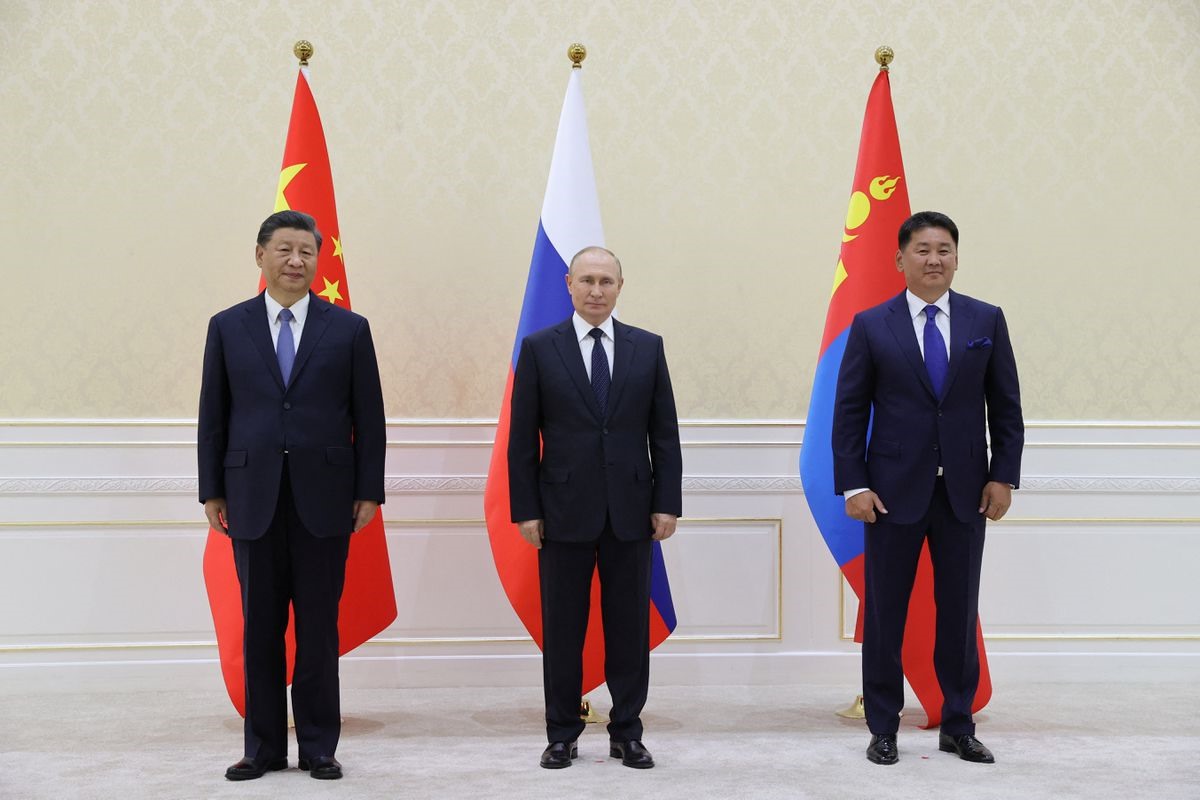 Từ trái qua: Chủ tịch Trung Quốc Tập Cận Bình, Tổng thống Nga Vladimir Putin, Tổng thống Mông Cổ tại hội nghị thượng đỉnh SCO, ngày 15.9.2022. Ảnh: Reuters