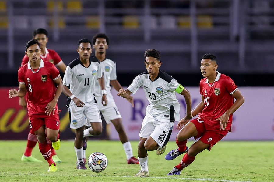 U20 Timor-Leste (áo trắng) không quá mạnh nhưng cũng có một số cầu thủ có thể tạo bất ngờ. Ảnh: AFC