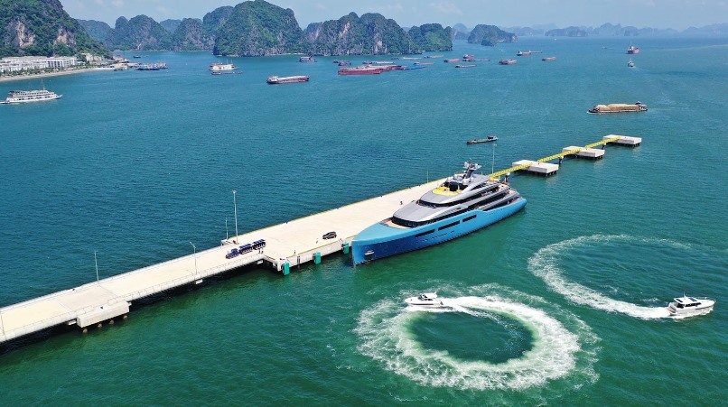 Cảng tàu khách quốc tế Hạ Long là nơi neo đậu của các siêu du thuyền.