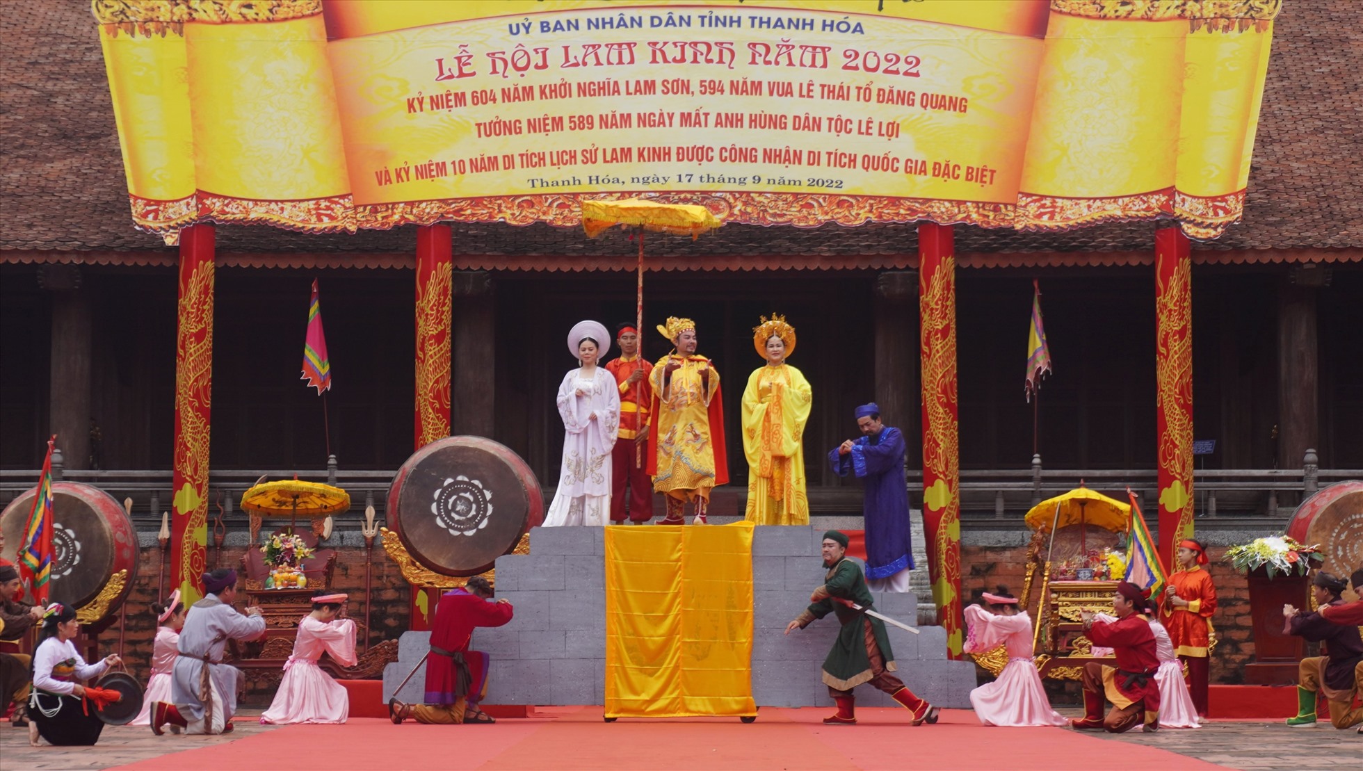 Được biết, Lễ hội Lam Kinh 2022, nhằm kỷ niệm 604 năm Khởi nghĩa Lam Sơn, 594 năm Vua Lê đăng quang, 589 năm ngày mất của Anh hùng dân tộc Lê Lợi và kỷ niệm 10 năm được công nhận là di tích quốc gia đặc biệt (2012-2022).  Ảnh: Q.D