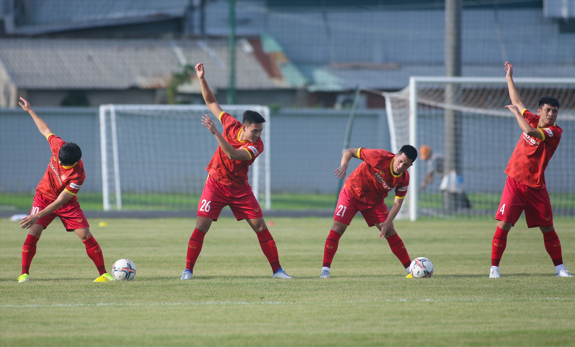 Theo lịch, tuyển Việt Nam sẽ lần lượt đối đầu Singapore (19h, ngày 21.9) và Ấn Độ (19h, ngày 27.9) trên sân vận động Thống Nhất.