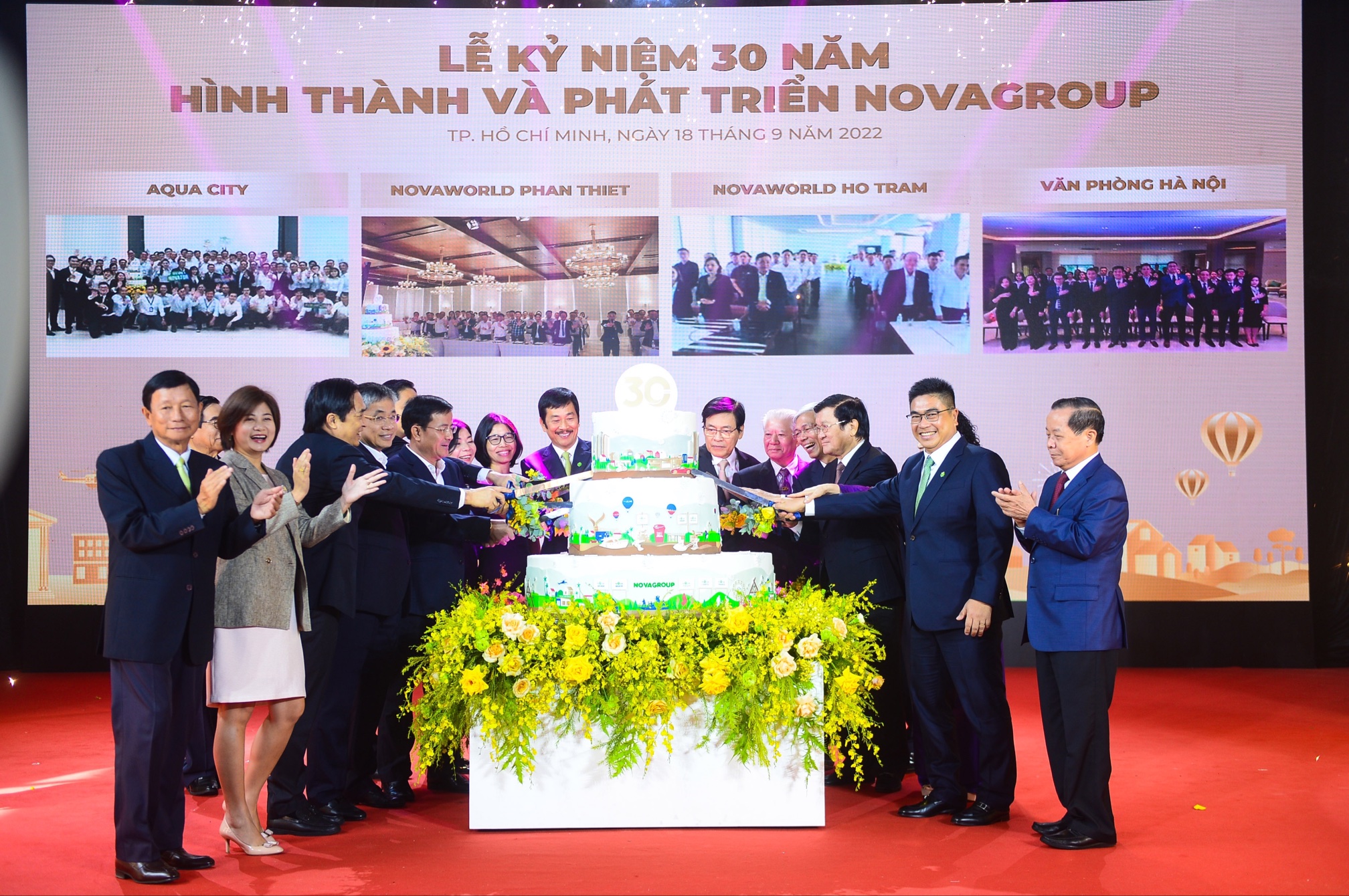 Lãnh đạo tập đoàn NovaGroup cắt bánh sinh nhật tuổi 30 cùng nhân viên tại các đầu cầu NovaWorld Phan Thiet, NovaWorld Ho Tram, Aqua City và Văn phòng Hà Nội.