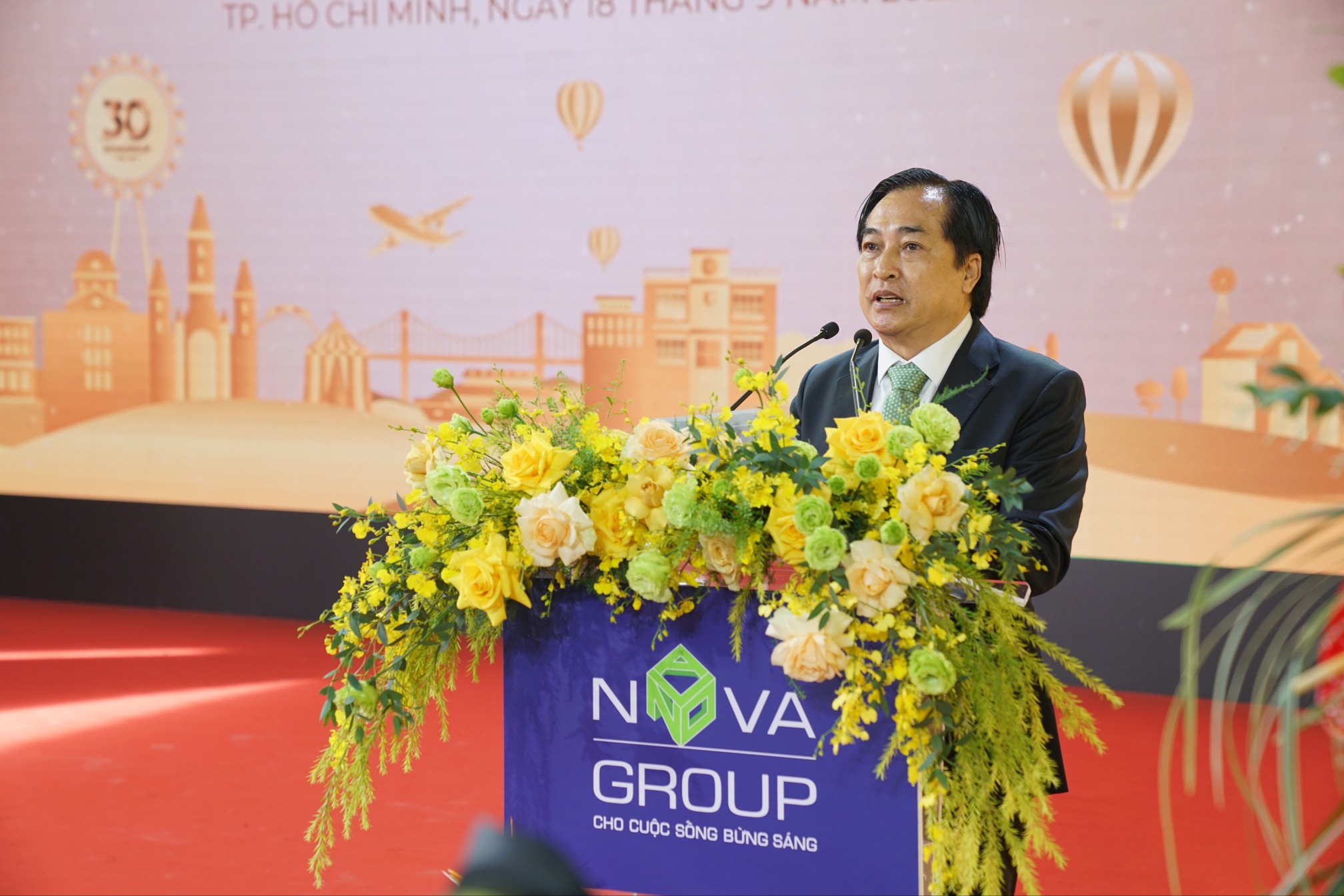 Ông Nguyễn Hiếu Liêm, Phó Chủ tịch HĐQT NovaGroup phát biểu nhân kỷ niệm 30 năm tập đoàn.