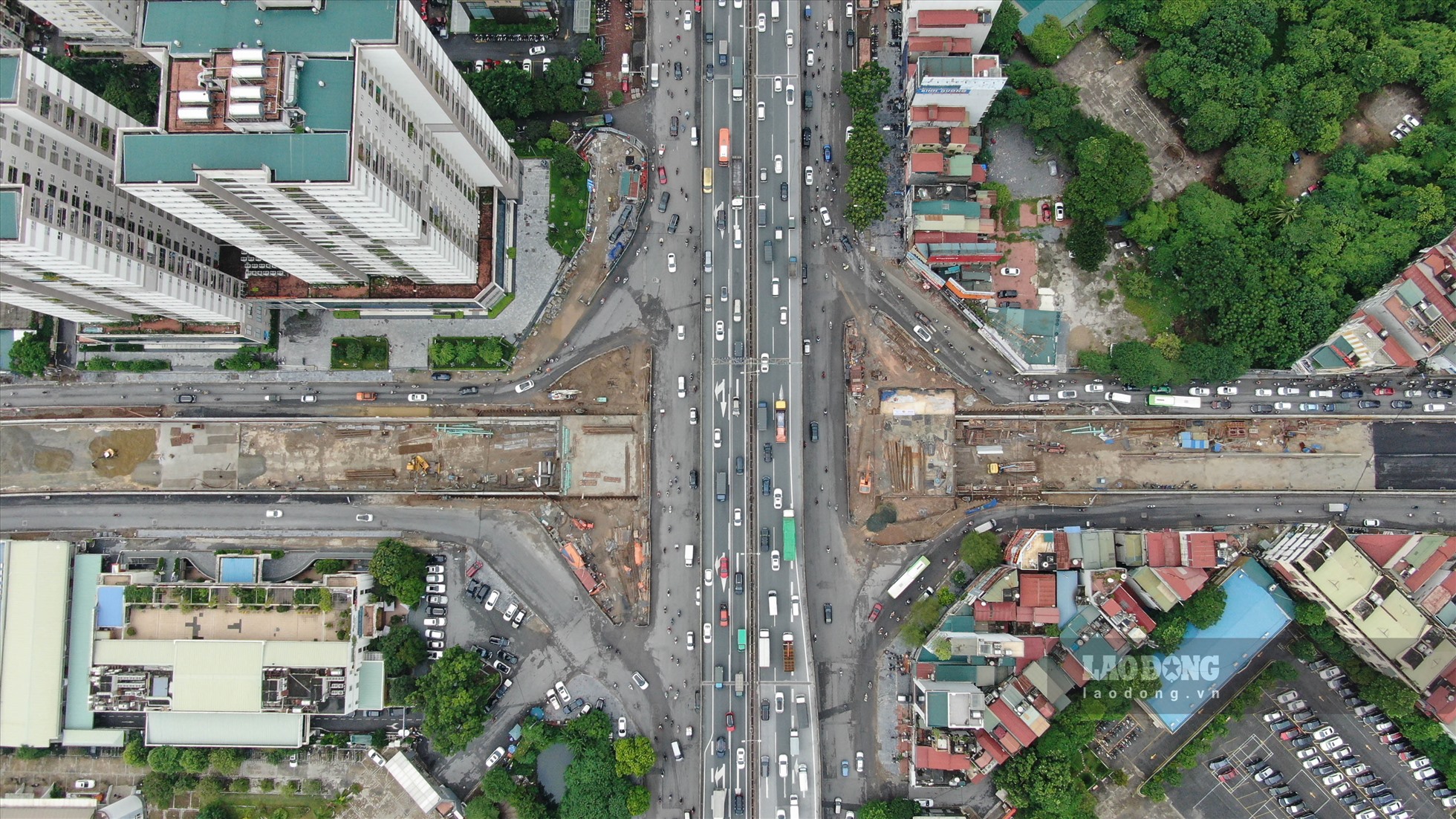 UBND TP Hà Nội đã yêu cầu Ban Quản lý dự án (QLDA) đầu tư xây dựng công trình giao thông hoàn thành và tiến hành thông xe dự án hầm chui Lê Văn Lương - Vành đai 3 vào ngày 10.10 tới đây.