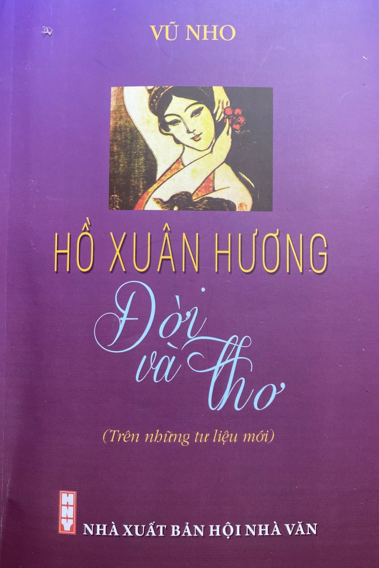 “Hồ Xuân Hương: Đời và thơ” của nhà văn Vũ Nho được viết dưới dạng đời và thơ. Ảnh: NVCC