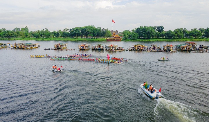 Nhiều hoạt động để người dân và du khách lựa chọn như: Ngày hội Lân Huế 2022, Không gian trưng bày và sắp đặt các chủng loại lồng đèn đặc trưng của Huế, Giải đua ghe truyền thống Thừa Thiên Huế lần thứ 33 diễn ra ngày 2.9 tại sông Hương.