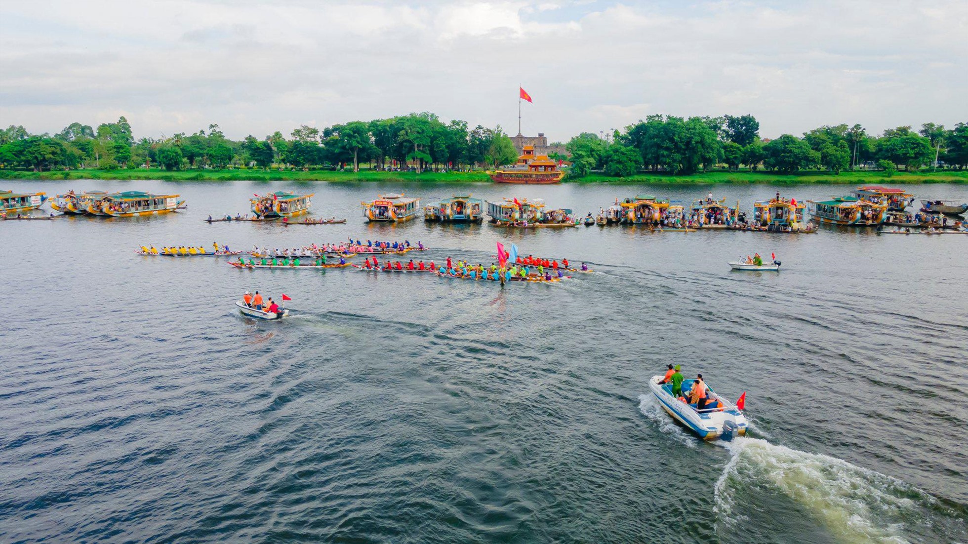 Được duy trì và tổ chức hằng năm với mục đích bảo tồn và phát huy truyền thống văn hóa, thể thao của địa phương, giải đua ghe truyền thống bên cạnh rèn luyện kỹ năng sông nước cho thanh niên, còn là dịp để tăng cường giao lưu, đoàn kết giữa các địa phương.