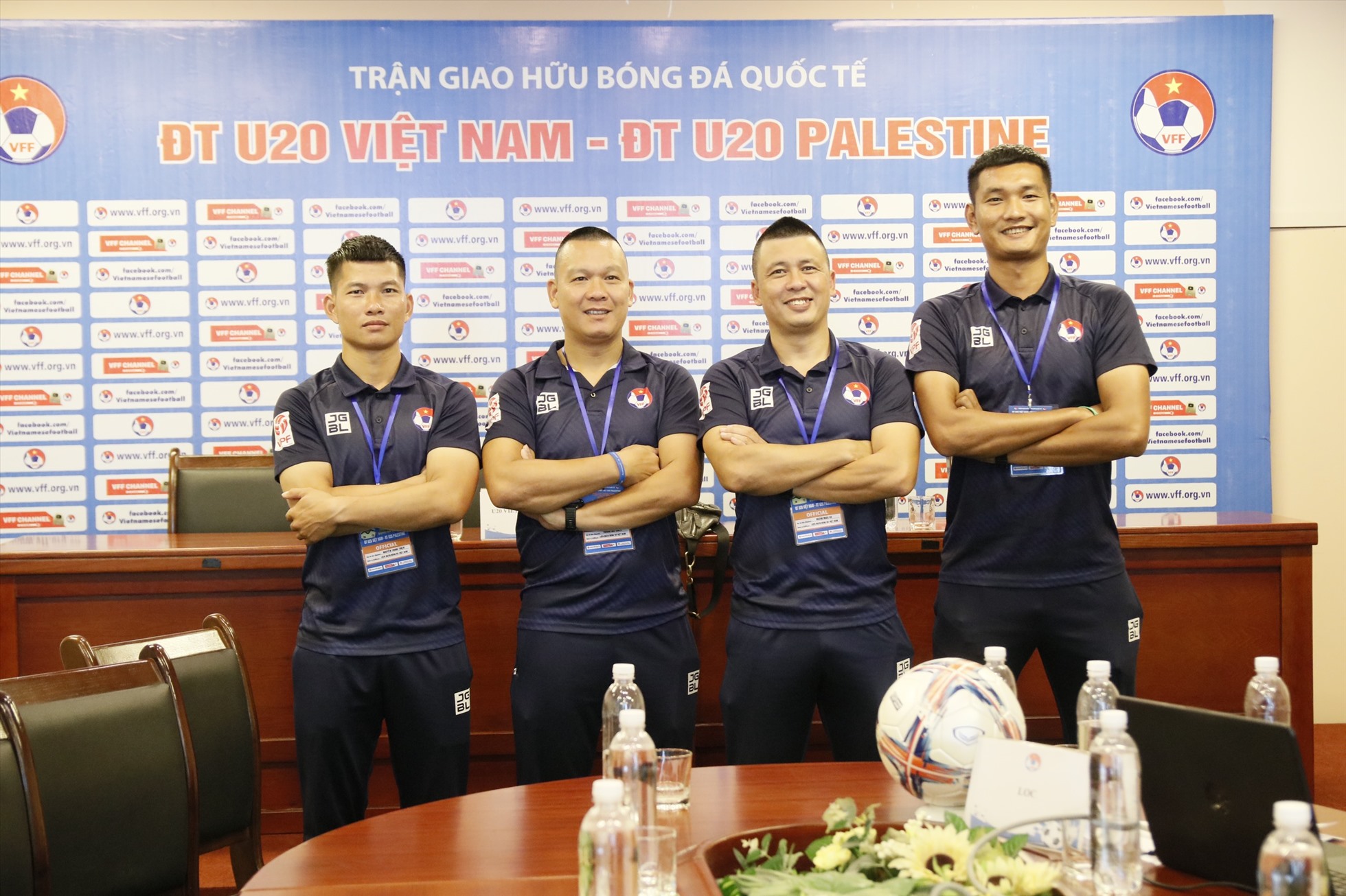 Tổ trọng tài điều khiển trận đấu giữa U20 Việt Nam và U20 Palestine. Ảnh: VFF