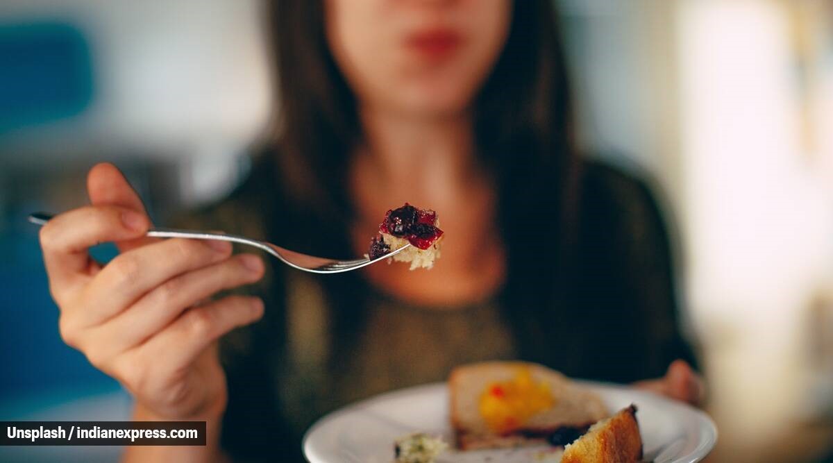 Ngủ không đủ giờ có xu hướng làm tăng cảm giác đói ở người lớn, đặc biệt đối với thức ăn giàu calo. Ảnh: Getty Images/Thinkstock