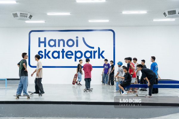 Hanoi Skatepark là sân trượt chuẩn quốc tế đầu tiên tại Việt Nam, được Liên Đoàn Trượt Ván Quốc Tế đánh giá cao về chất lượng đường trượt, độ chuyên nghiệp, tính kỹ thuật và các yếu tố đảm bảo an toàn cho người chơi.