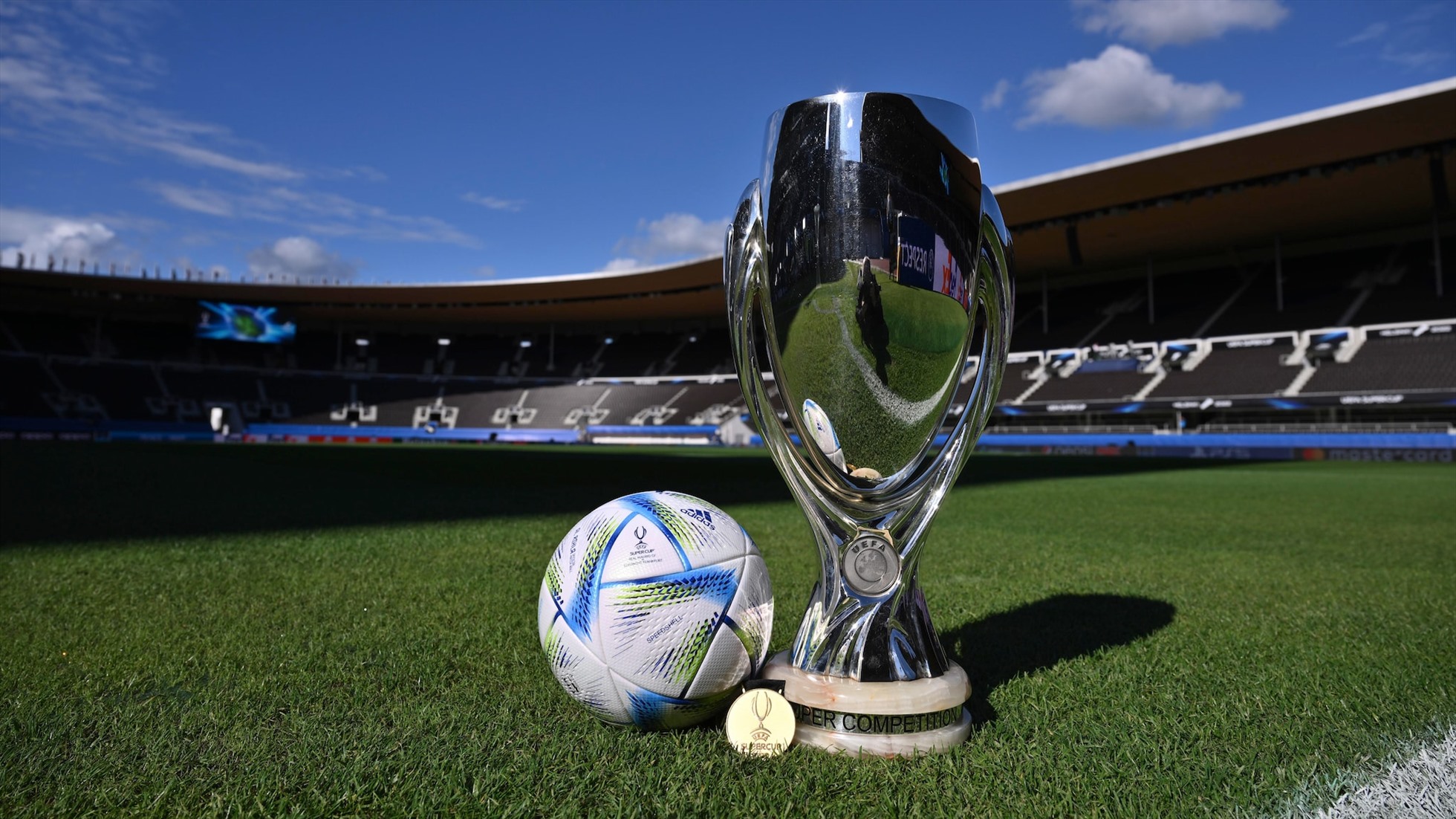 Nếu chưa phải Champions League, Super Cup sẽ khả thi hơn. Ảnh: AFP