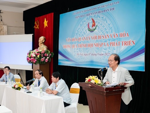 Ông Trần Văn Nam – Viện Trưởng Viện Phát triển Văn hóa Dân tộc phát biểu trong hội thảo.